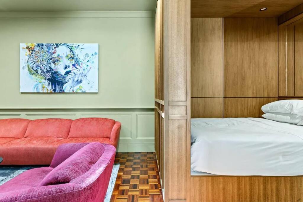 A Luxury Space With Playstation In Darling Harbour Sydney